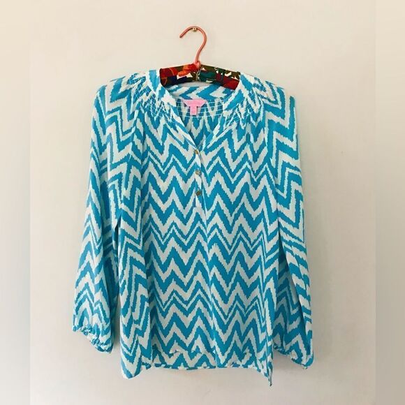 Lilly Pulitzer | blue and white 100% silk peasant top with gold logo buttons XS - Picture 1 of 7